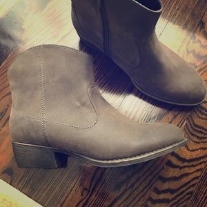 Short boots/ booties